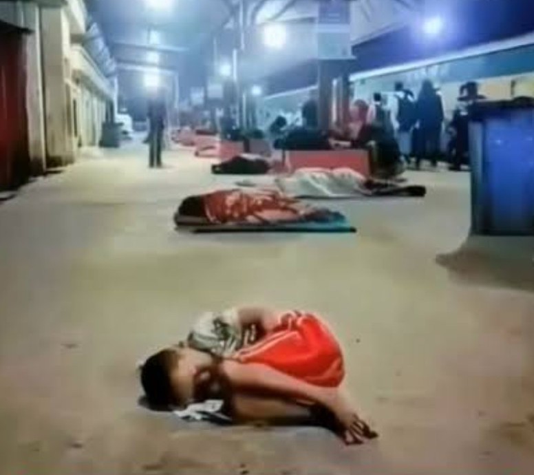 শীতার্তদের মাঝে শীতবস্ত্র বিতরণ