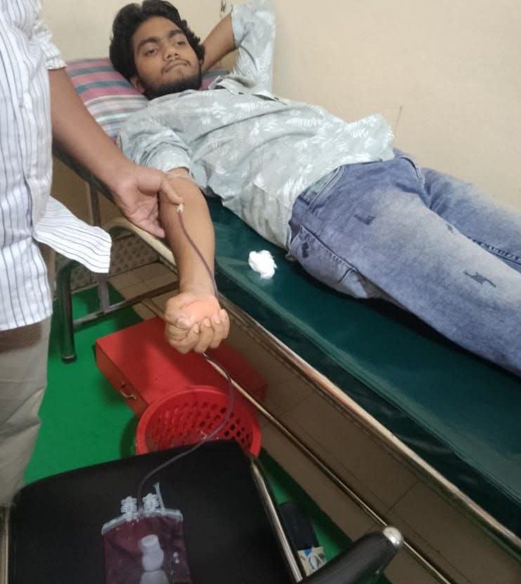 মূমূর্ষ রোগীকে রক্তদান